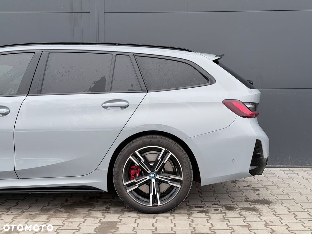 BMW Seria 3 330e PHEV M Sport - 35