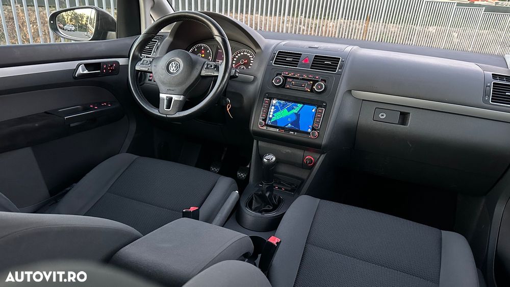 Volkswagen Touran - 8