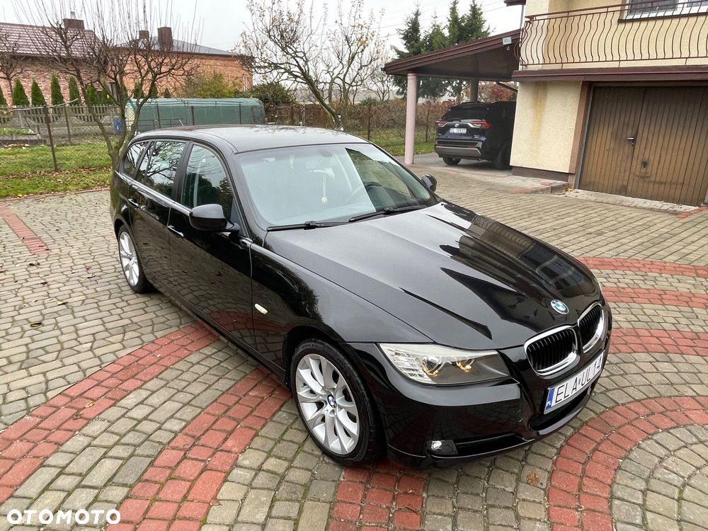 BMW Seria 3 318i Touring - 15