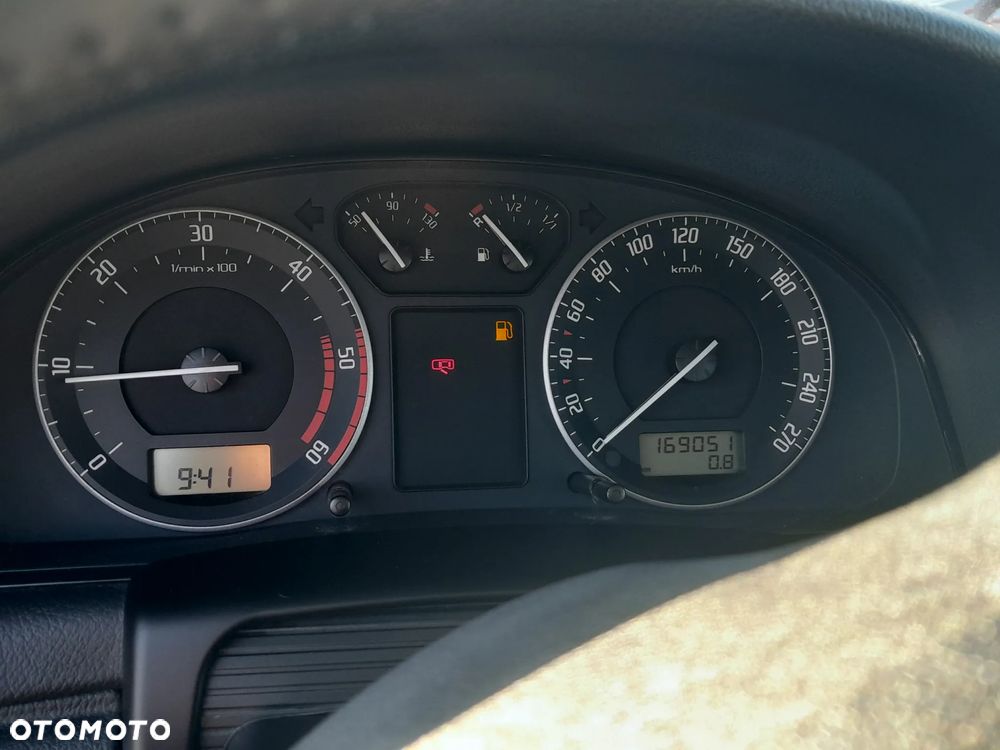 Skoda Superb 2.0 TDI DPF Elegance - 4