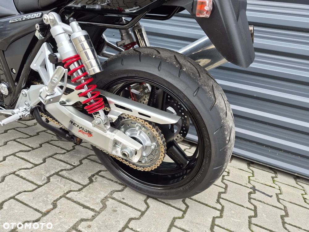 Suzuki GSX - 22