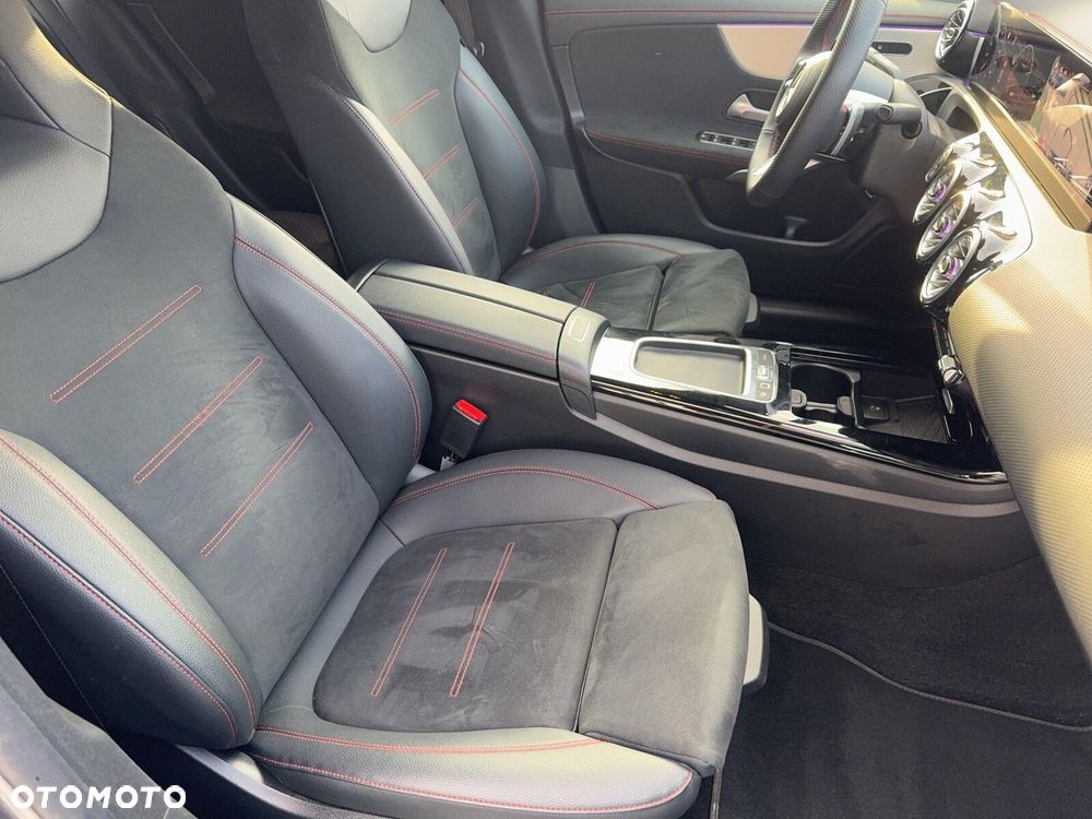 Mercedes-Benz CLA 200 AMG Line 7G-DCT - 25