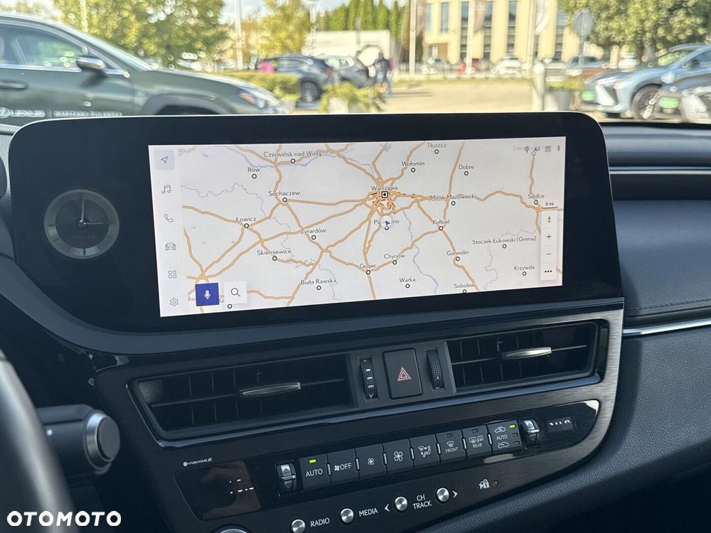 Lexus ES 300h Business Edition - 16