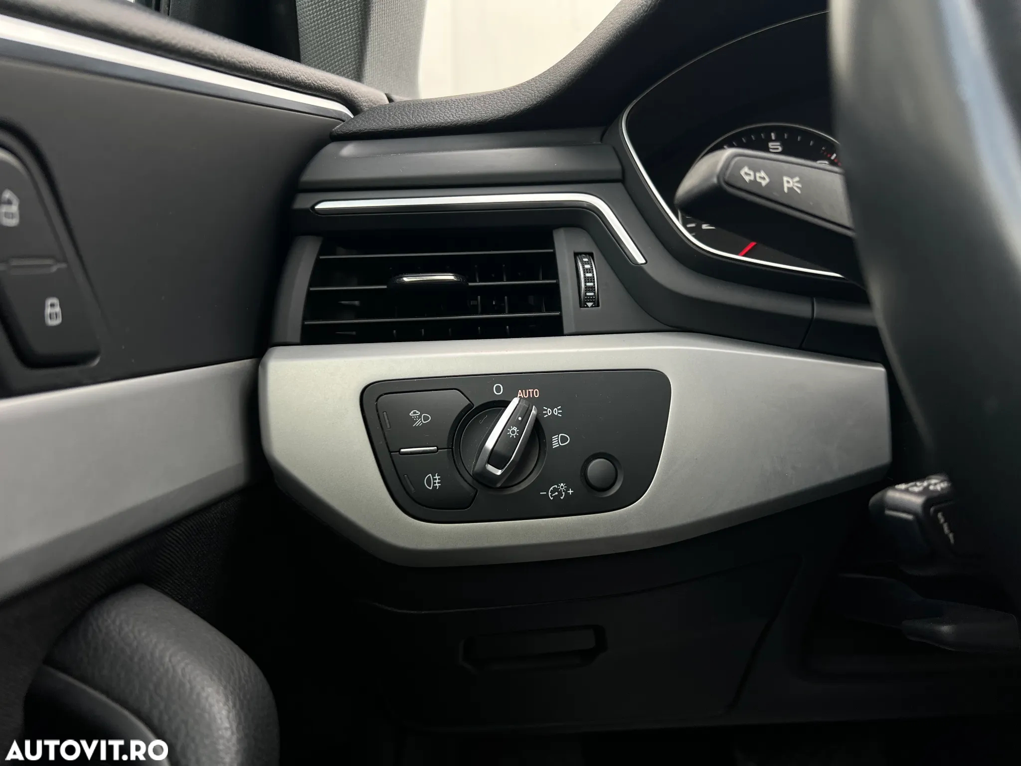 Audi A4 35 TFSI S tronic - 16