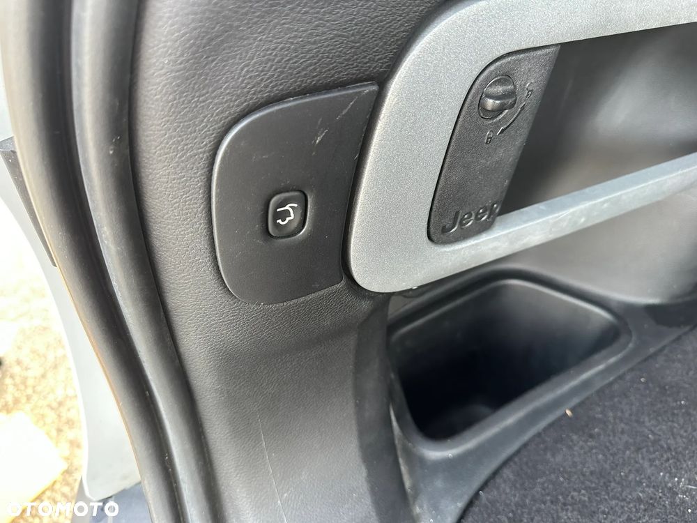 Jeep Cherokee - 14