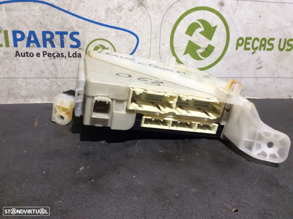 Caixa de fusíveis Lexus CT200 H - 3