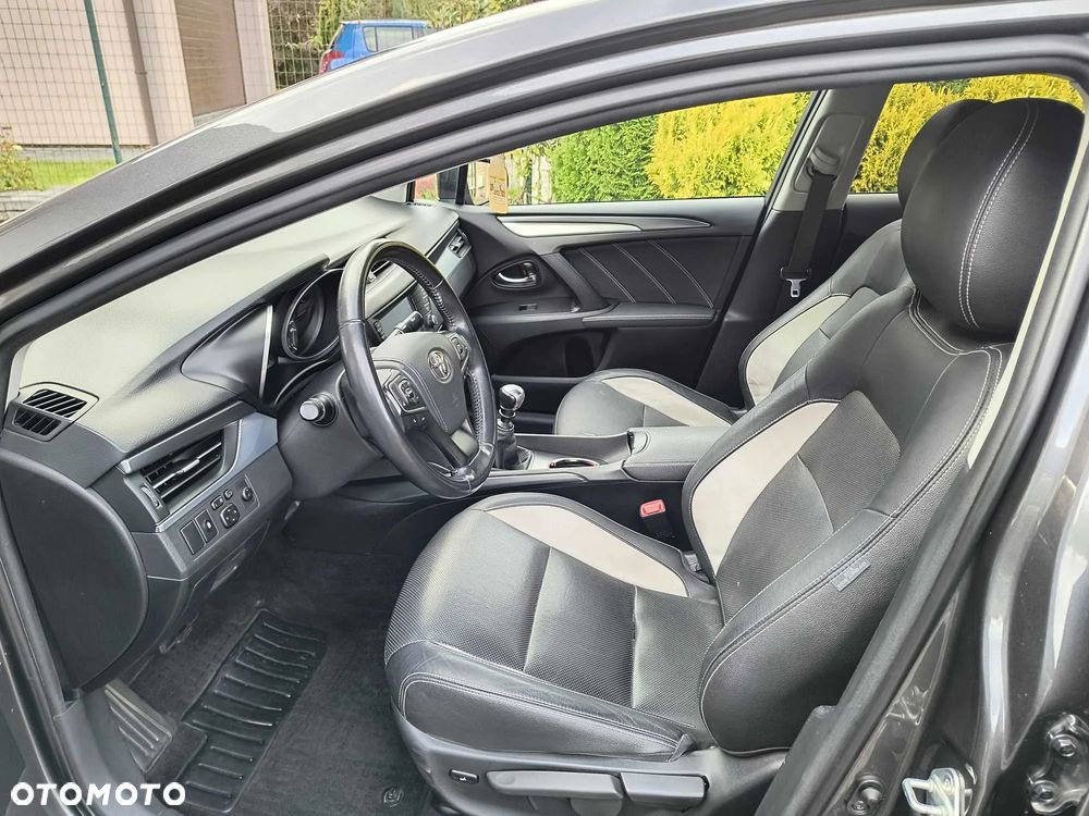 Toyota Avensis 1.8 Premium - 18