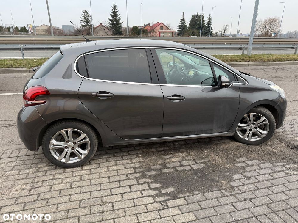 Peugeot 208 PureTech 82 Start & Stop Allure - 8