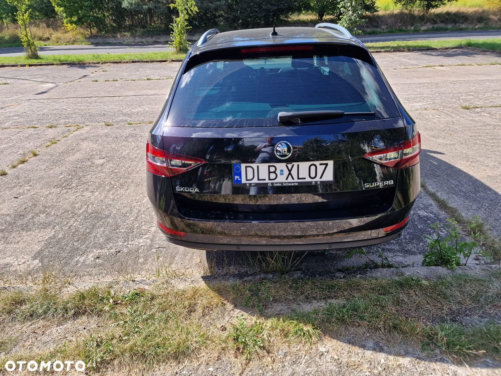 Skoda Superb 2.0 TDI DSG Ambition - 17