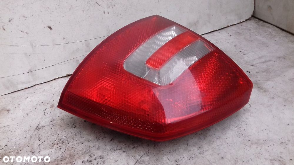 LAMPA PRAWY TYŁ TYLNA SKODA OCTAVIA II HB 04-08 - 2