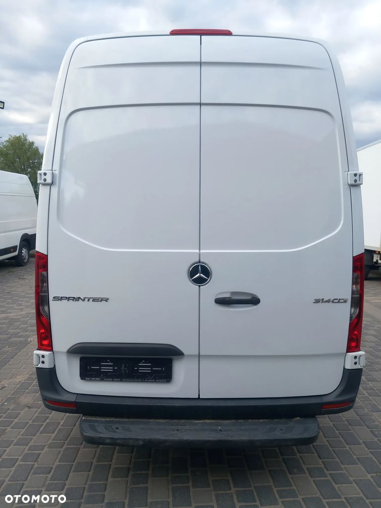 Mercedes-Benz Sprinter - 5