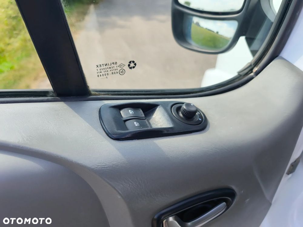 Renault Trafic - 12