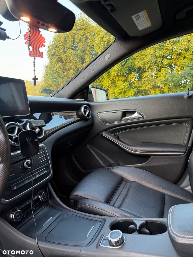 Mercedes-Benz CLA 250 4Matic 7G-DCT - 10
