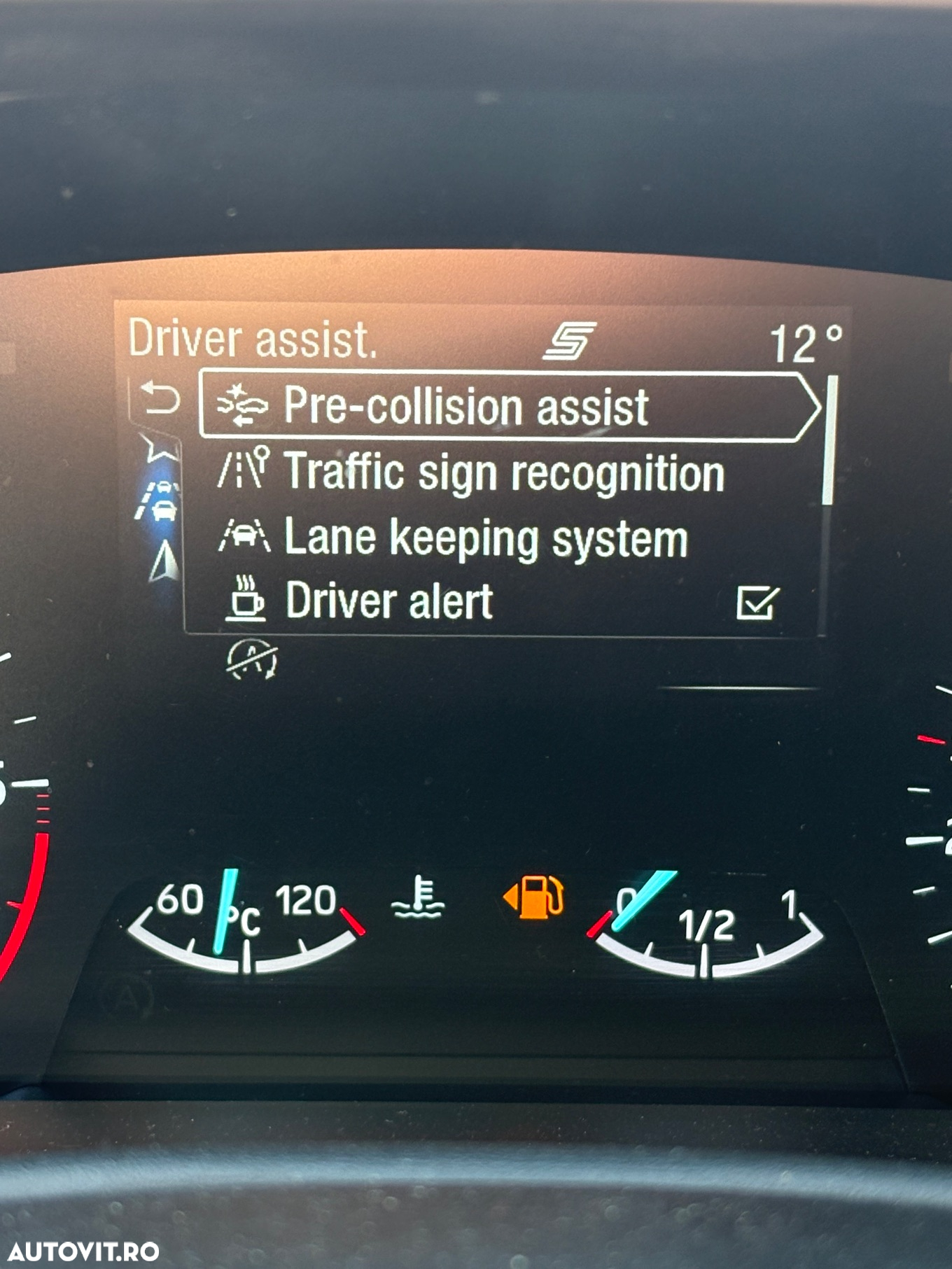 Ford Focus 1.5 EcoBlue Start-Stopp-System TITANIUM - 10