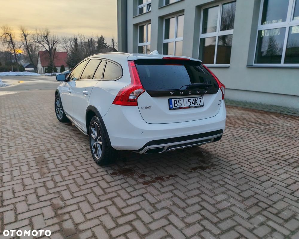 Volvo V60 Cross Country - 8