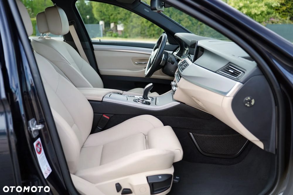 BMW Seria 5 528i Sport-Aut - 24