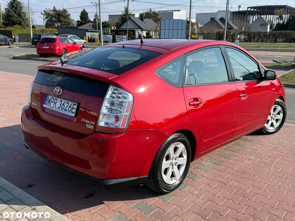 Toyota Prius - 4