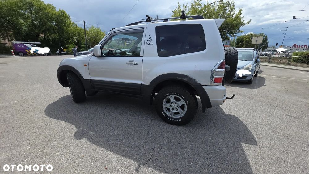 Mitsubishi Pajero - 13
