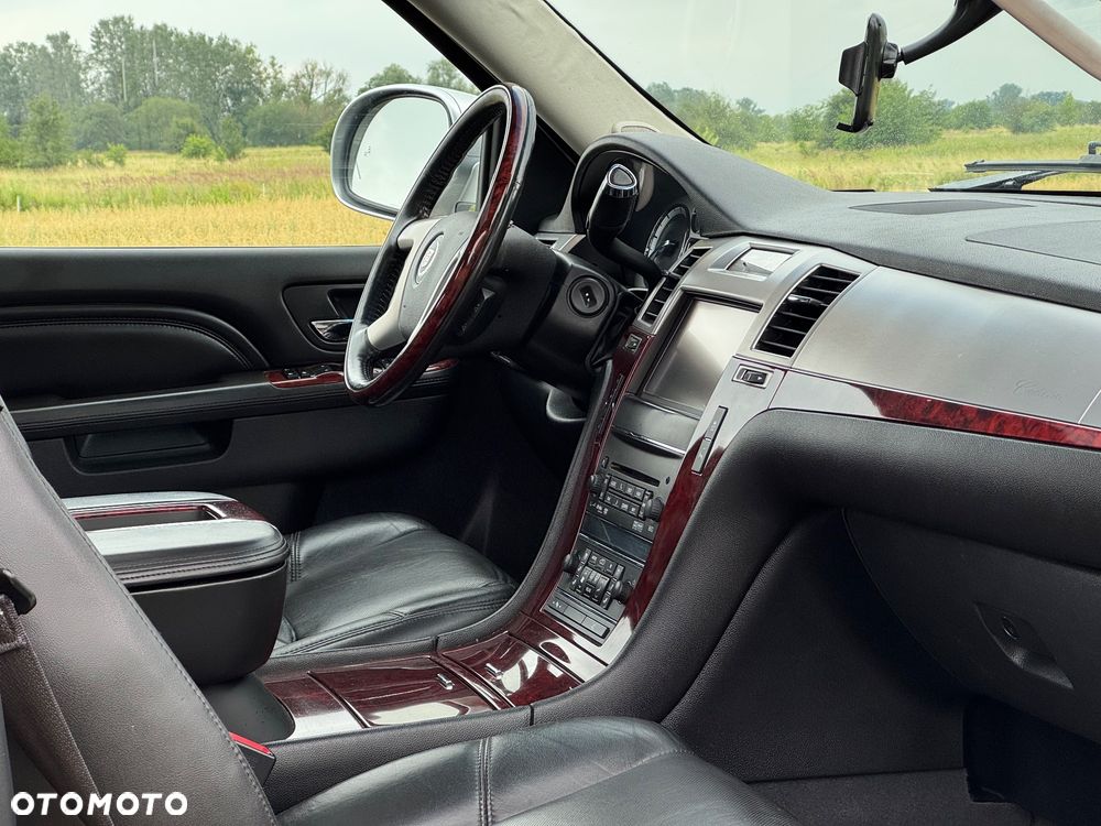 Cadillac Escalade - 18