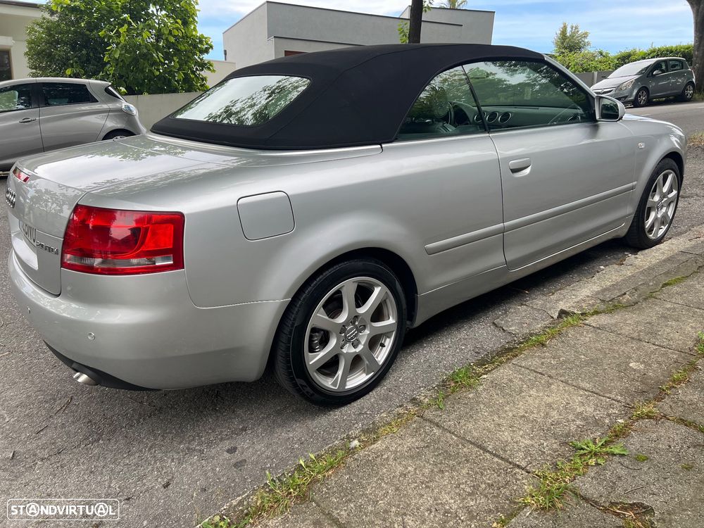 Audi A4 Cabrio 2.0 TDI Exclusive - 2