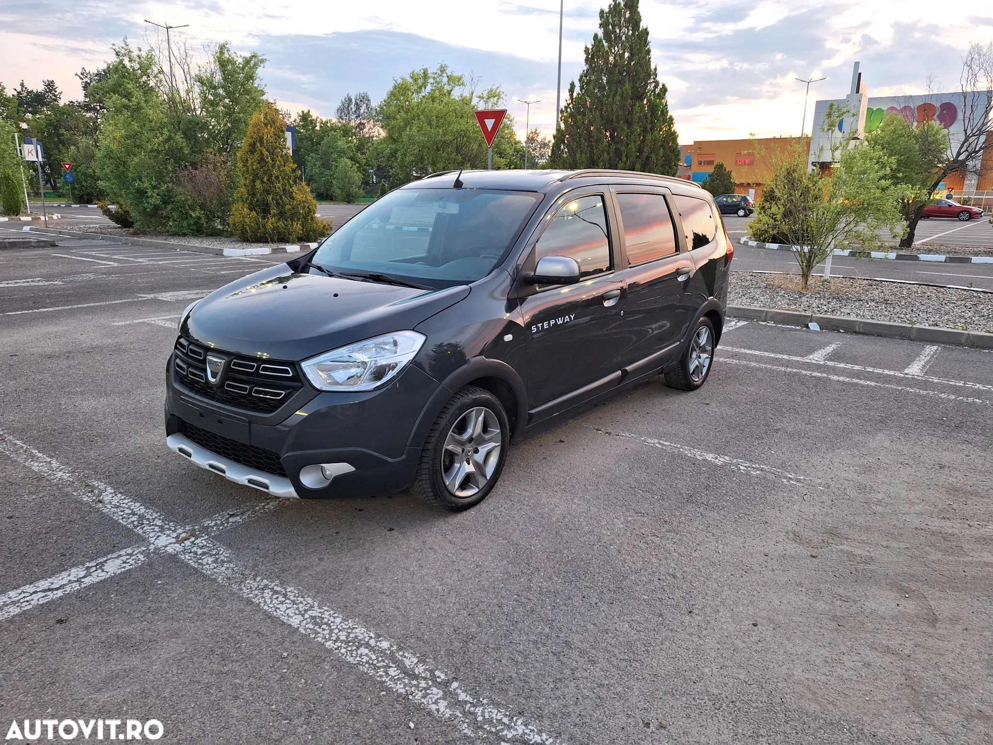 Dacia Lodgy dCi 110 Stepway - 10