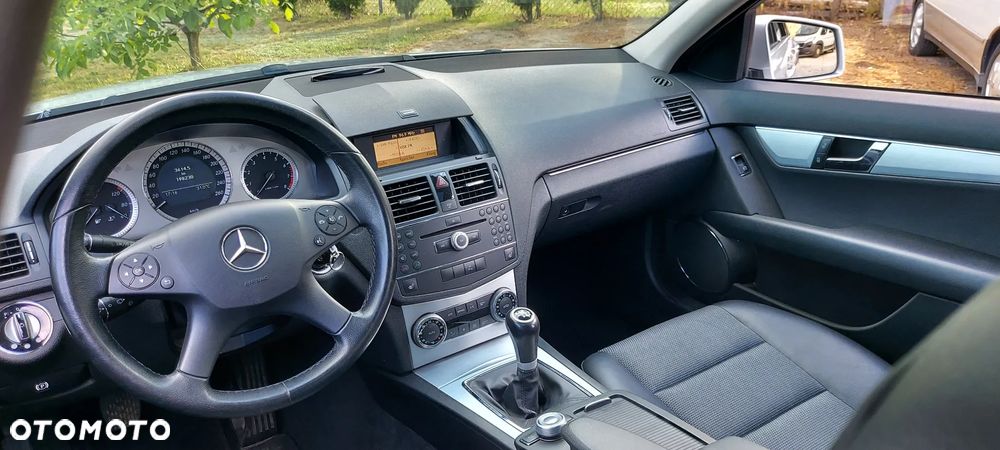 Mercedes-Benz Klasa C 200 Avantgarde Edition - 24