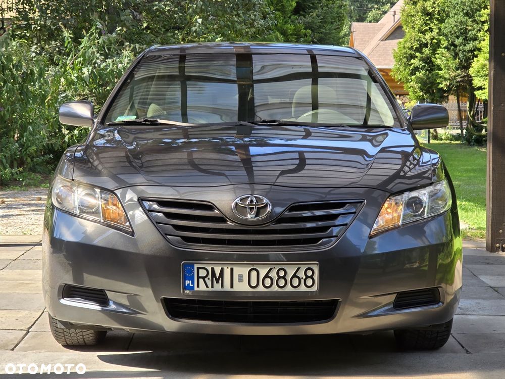 Toyota Camry - 1