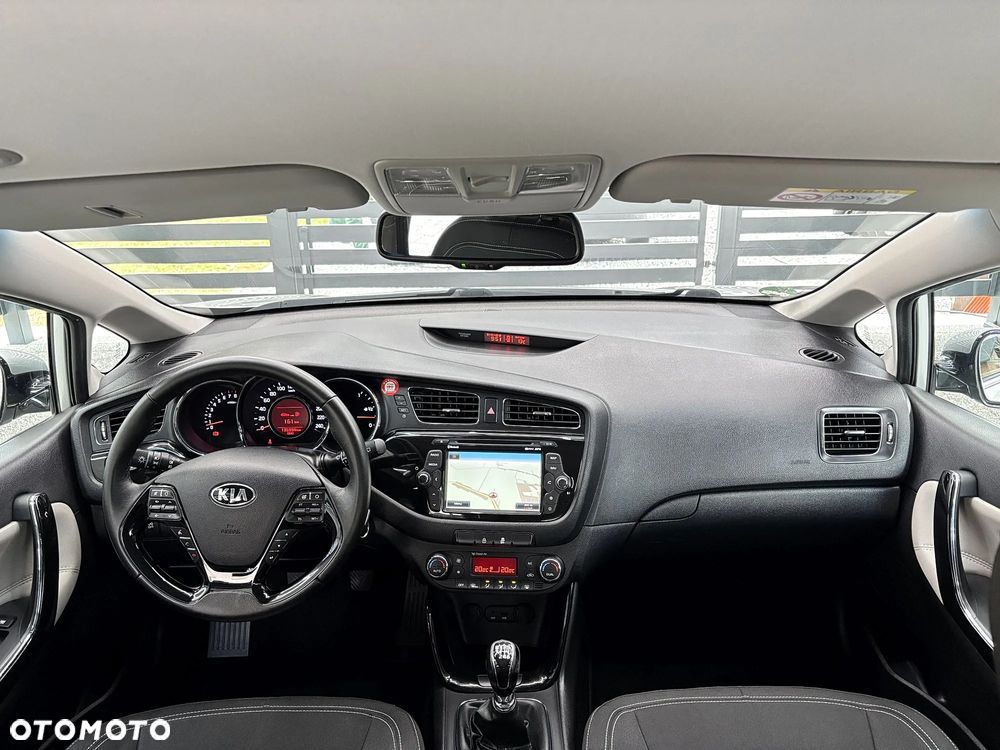 Kia Ceed 1.6 GDI Dream Team Edition - 18