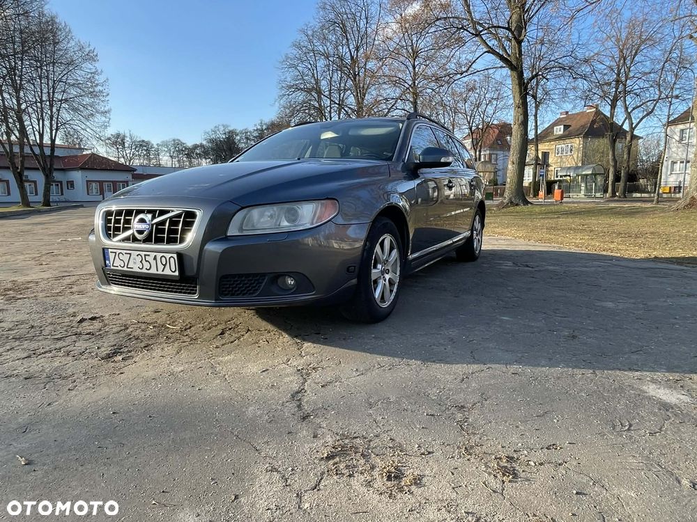 Volvo V70 2.0 Momentum - 1