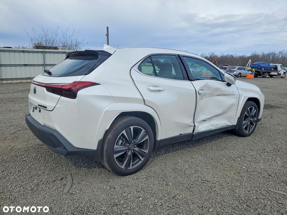 Lexus UX - 4