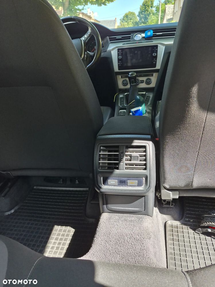 Volkswagen Passat 1.6 TDI BMT Comfortline - 12