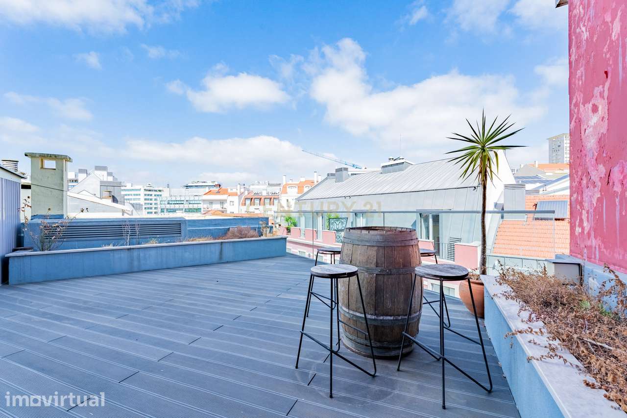 T3 com terraço, +200 m² e garagem junto à Avenida da Liberdade - Grande imagem: 2/51