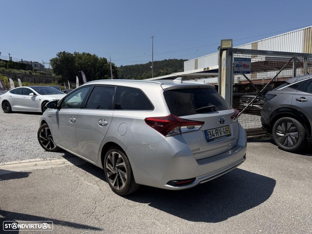 Toyota Auris Touring Sports 1.8 HSD Comfort +P.Techno+P.Sport - 4
