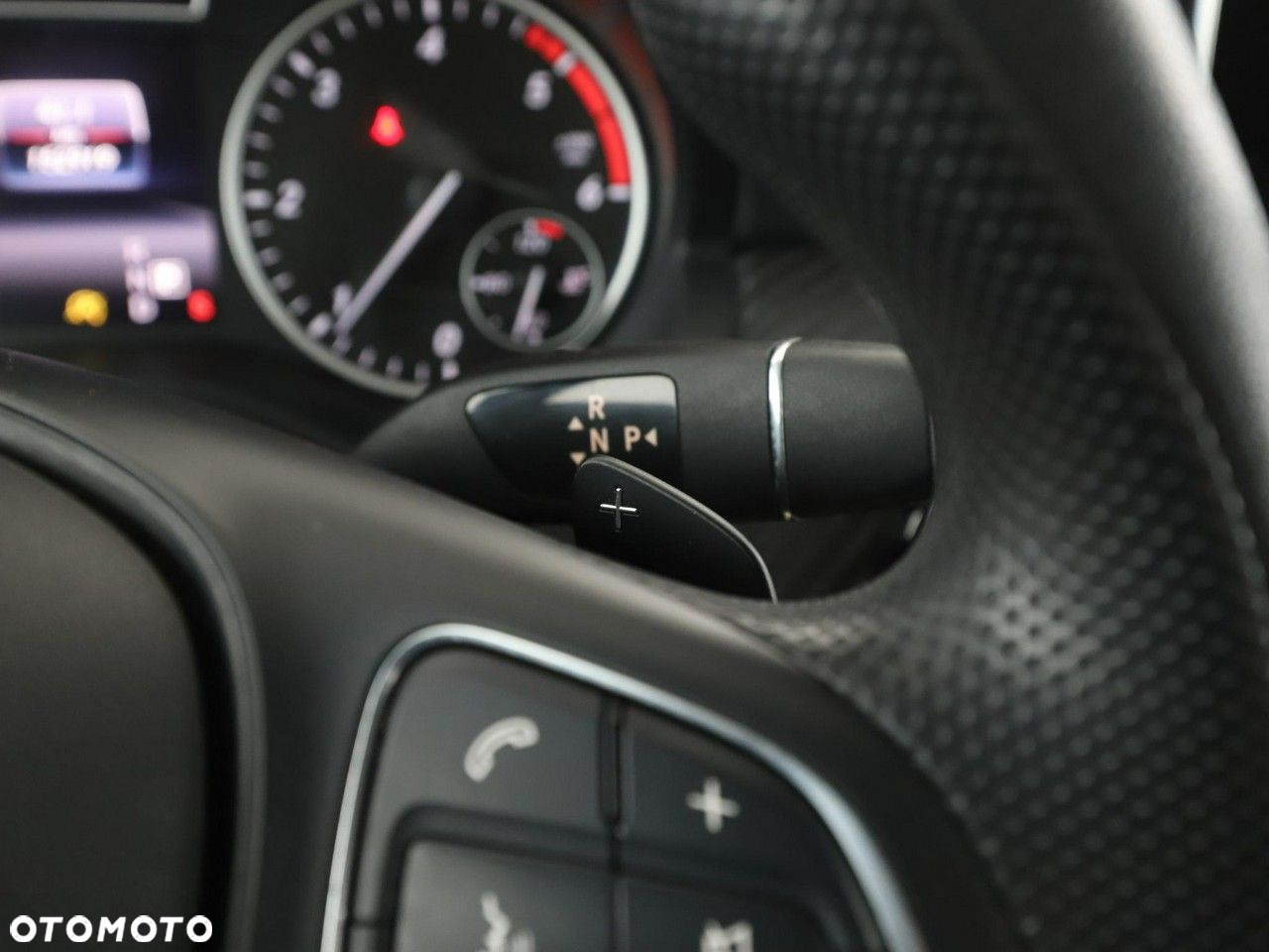 Mercedes-Benz GLA 180 d 7G-DCT - 29