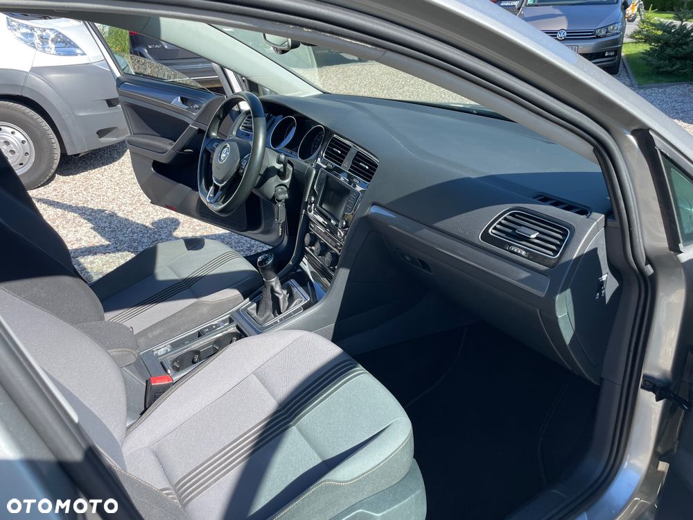 Volkswagen Golf - 10