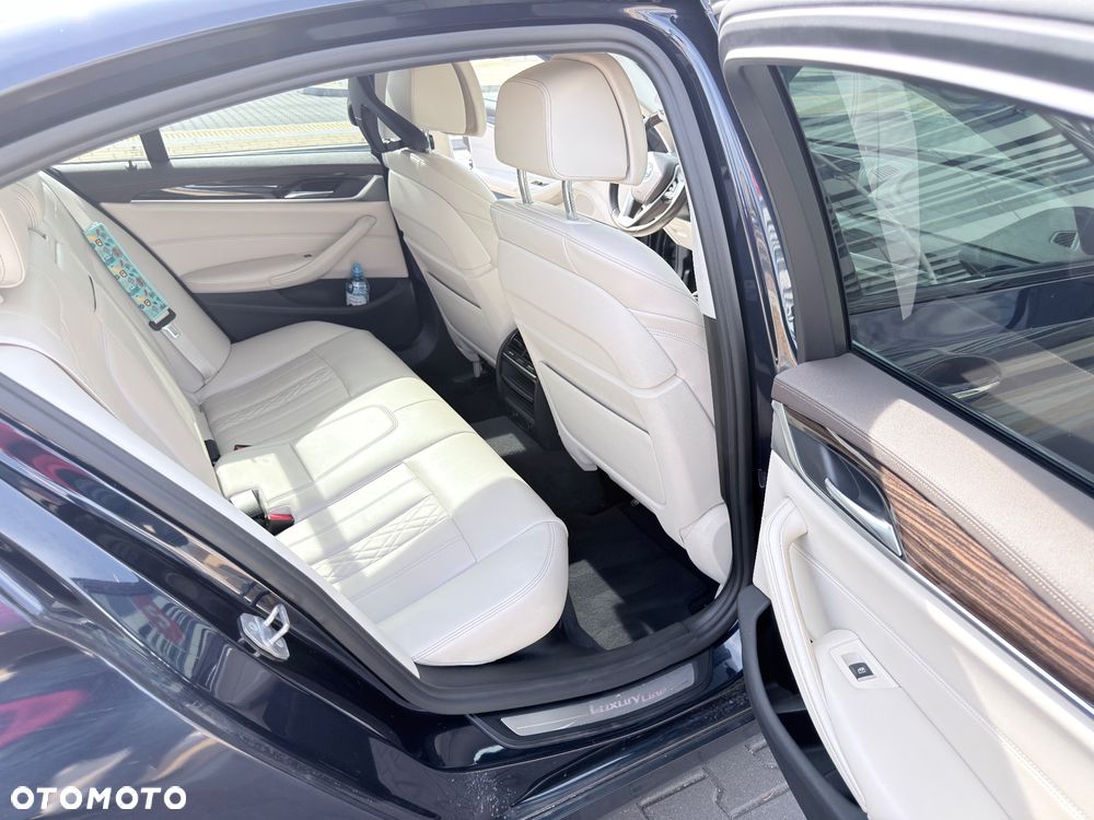 BMW Seria 5 540i Luxury Line - 15