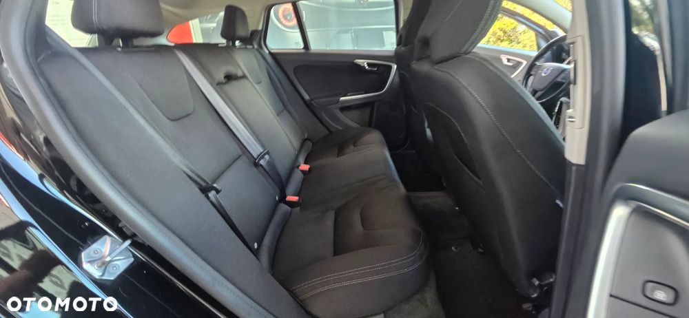 Volvo V60 D4 Geartronic Momentum - 33