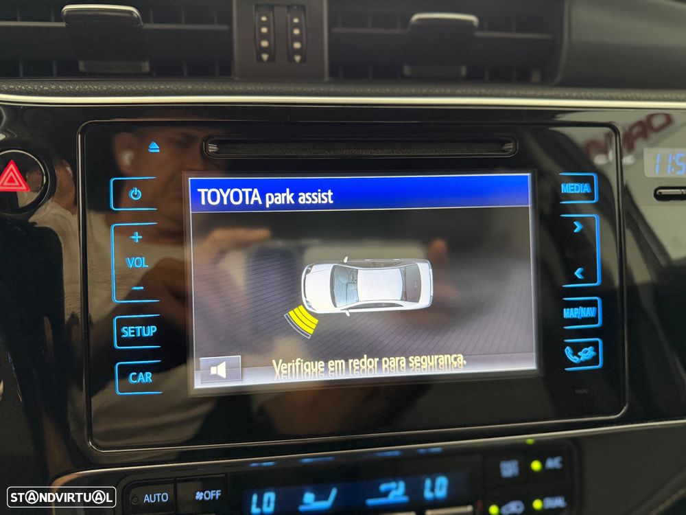 Toyota Auris 1.8 HSD Comfort +P.Sport+Navi - 16