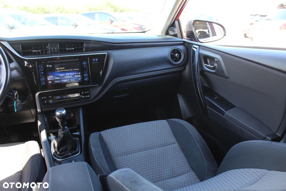 Toyota Auris 1.6 Premium Comfort - 34