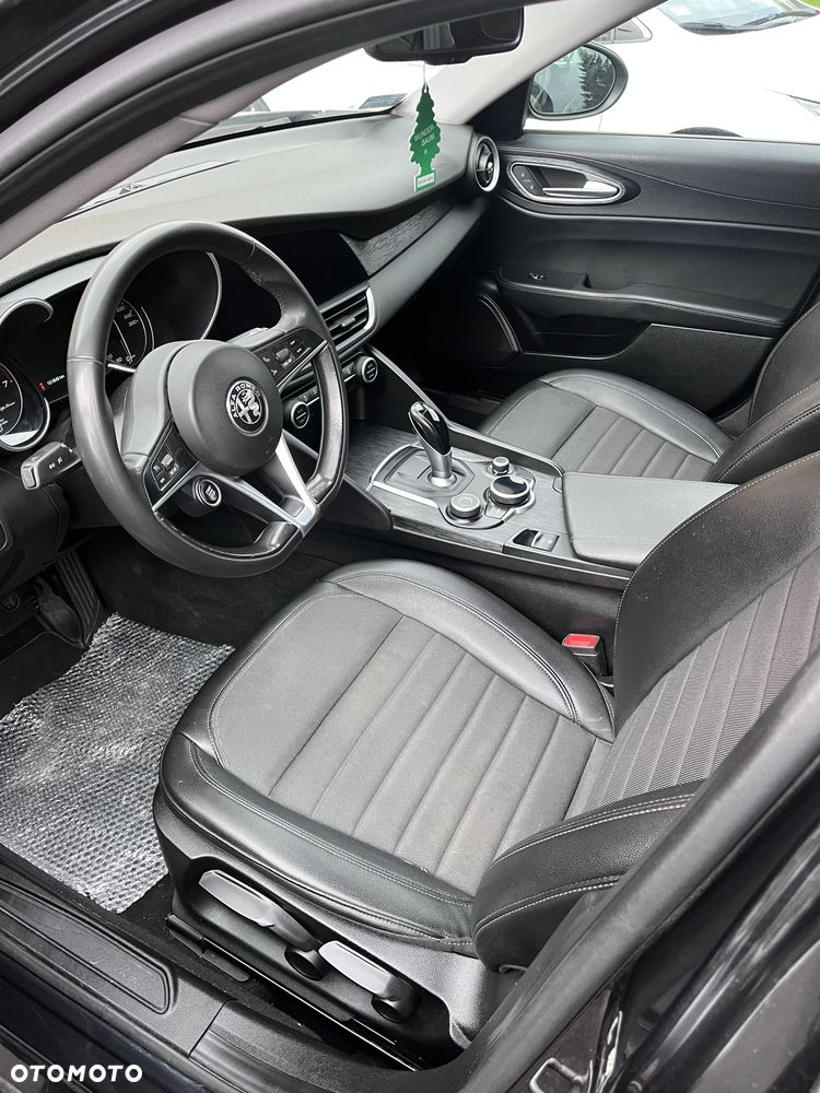 Alfa Romeo Giulia - 4
