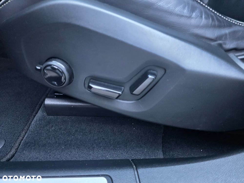 Volvo XC 60 B4 D AWD Plus Bright - 10