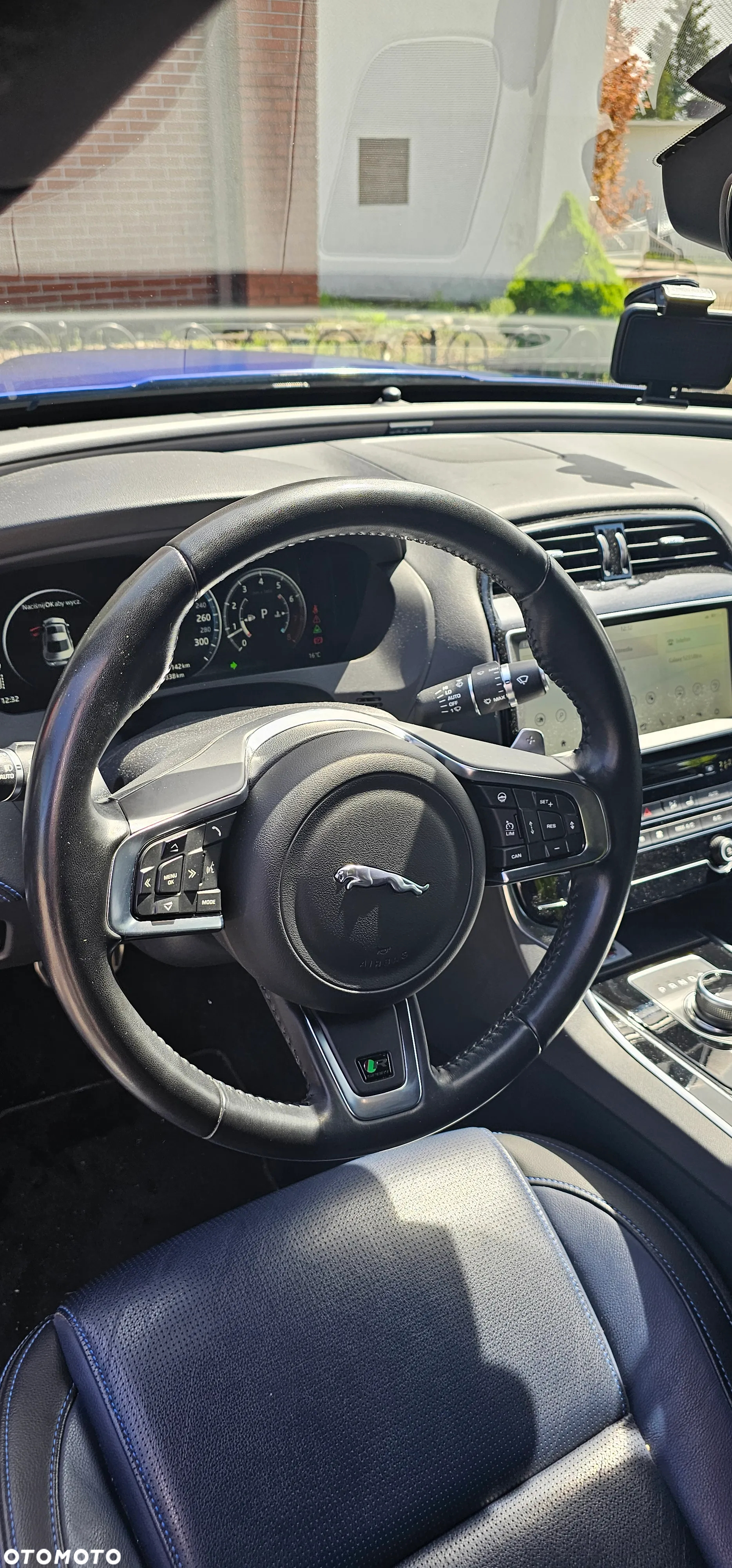 Jaguar XE 2.0 P300 AWD R-Dynamic S - 16