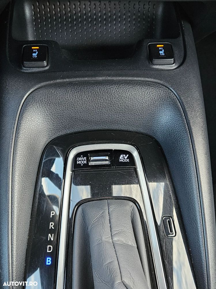 Toyota Corolla 1.8 HSD Business - 11