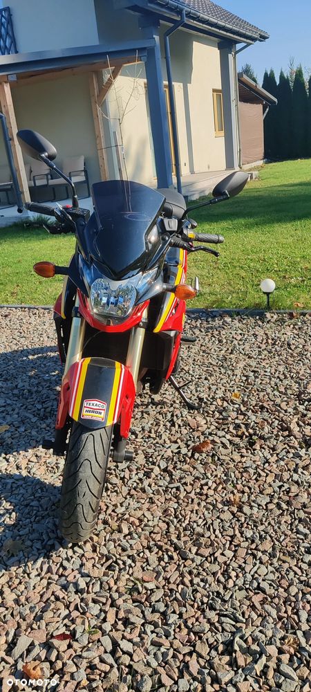 Suzuki GSR - 12