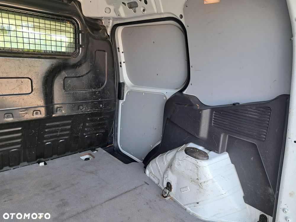 Ford Transit Courier - 5