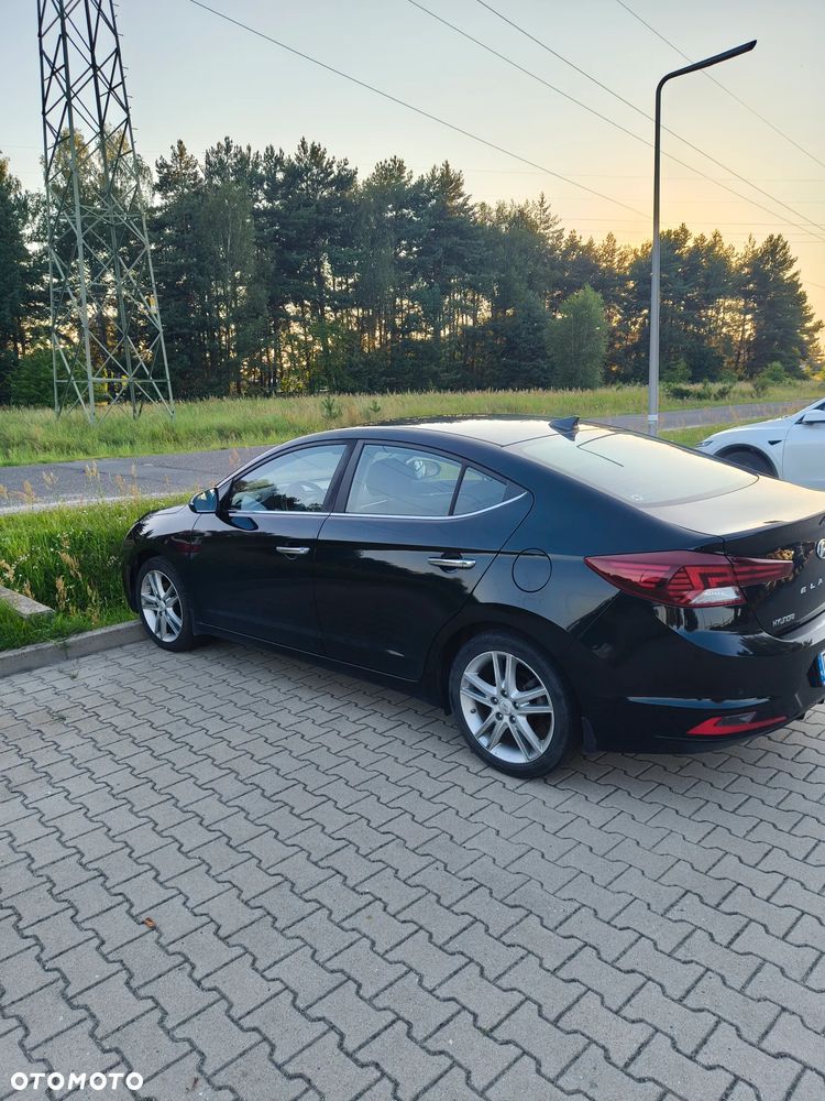 Hyundai Elantra 1.6 Comfort - 4