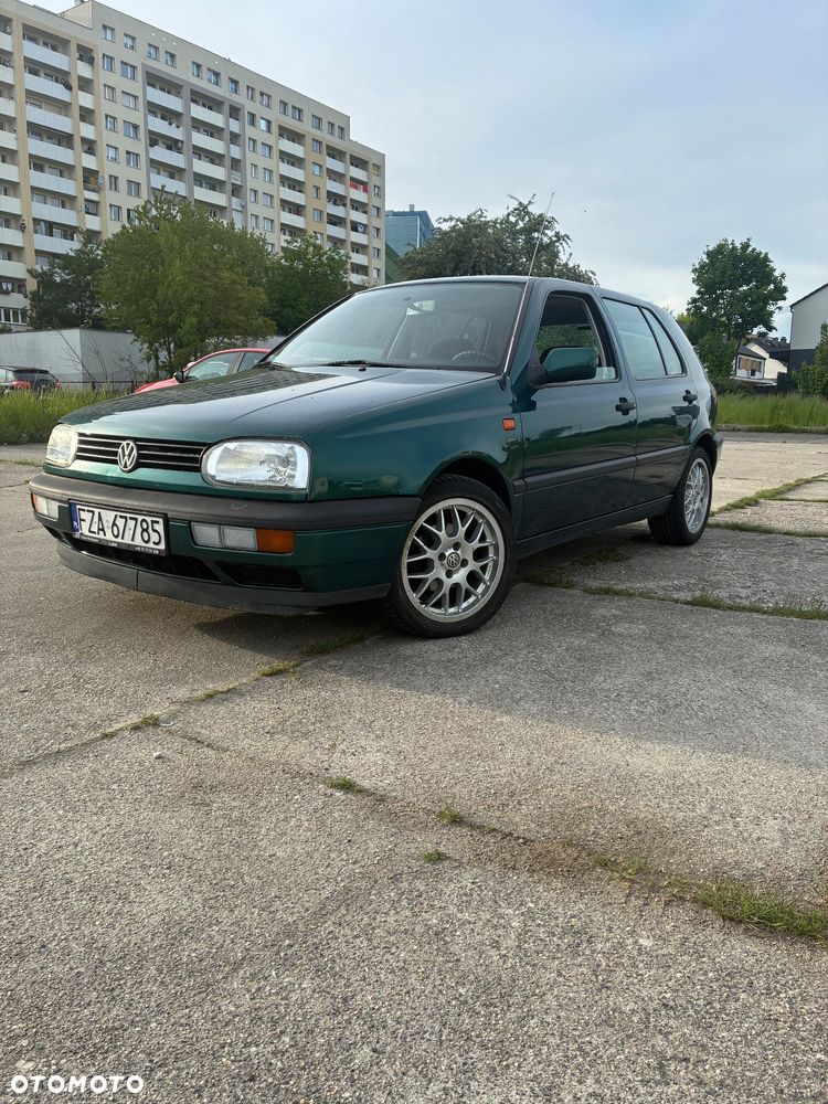 Volkswagen Golf - 1