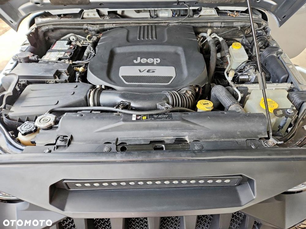 Jeep Wrangler 3.6 Unlim Sahara - 10