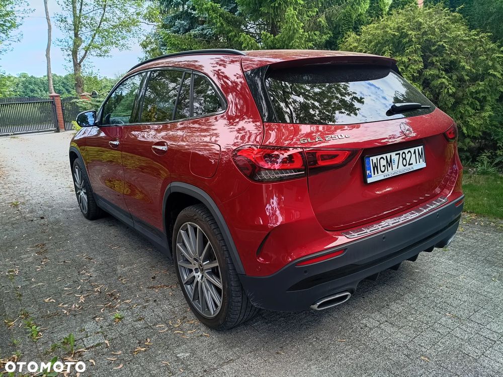 Mercedes-Benz GLA - 4