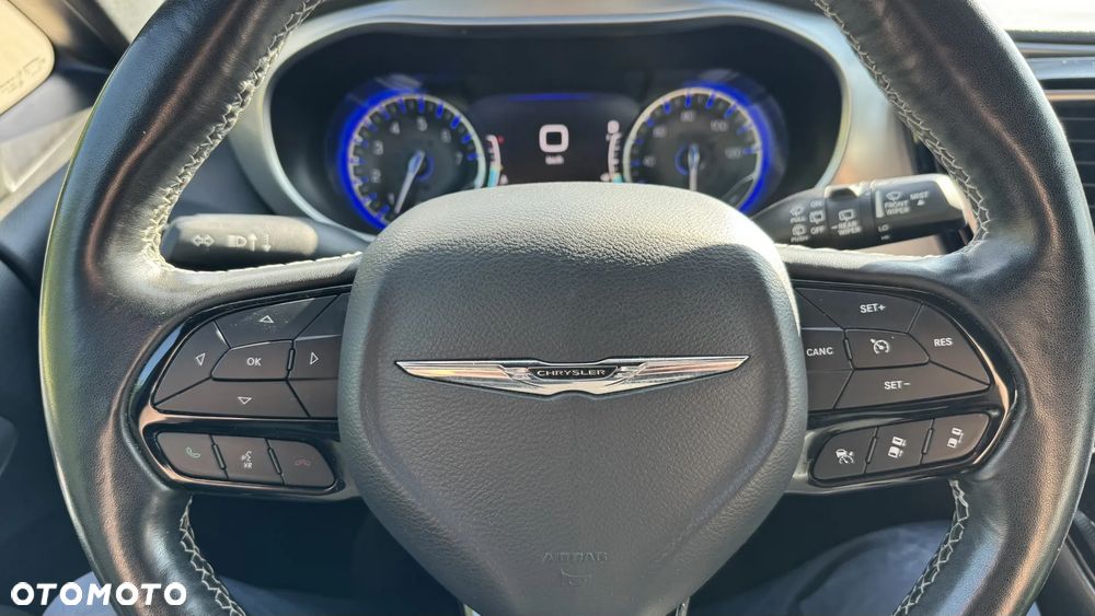 Chrysler Pacifica - 12